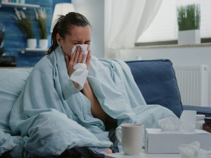 Valkosipuli ja flunssa. Auttaako valkosipuli ehkäisemään tai lievittämään flunssan oireita? Kyllä, tutkimukset sanovat.